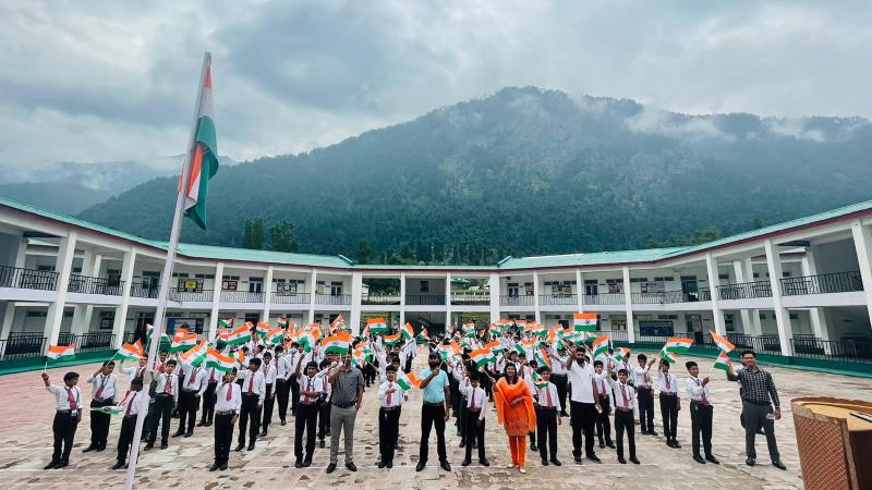 "Har Ghar Tiranga"  Moments with Mr Nazir Mir - Managar SBI Pahalgam